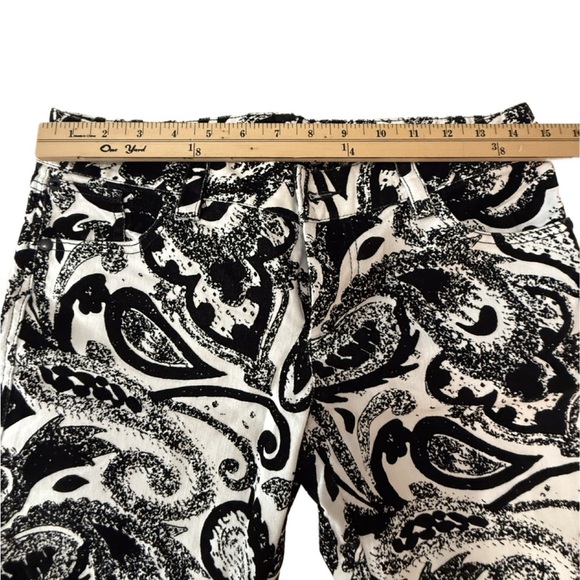 Alice + Olivia Black and black and white flocked ankle pants. Size 6/8 - Picture 5 of 6